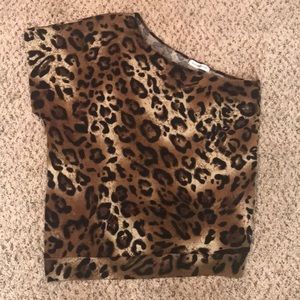 One shoulder leopard top